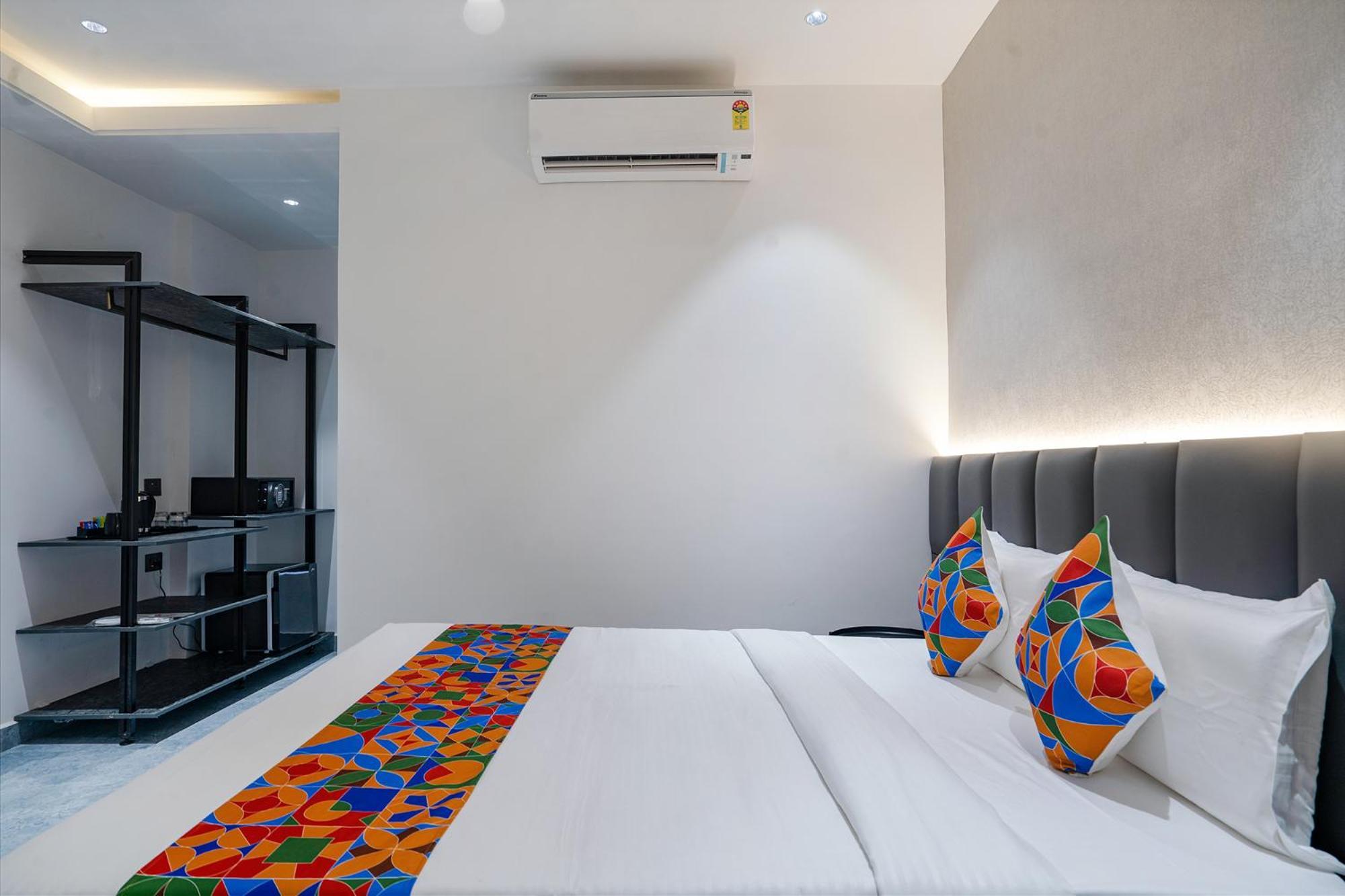 Fabhotel Prime Cloud 5 Studios Hyderabad Exteriör bild