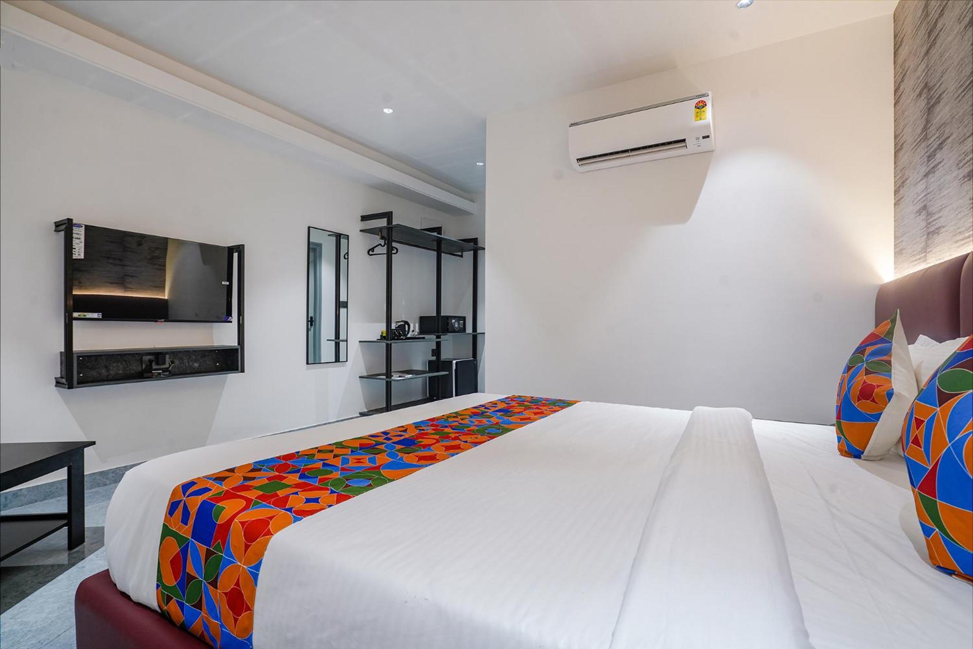 Fabhotel Prime Cloud 5 Studios Hyderabad Exteriör bild