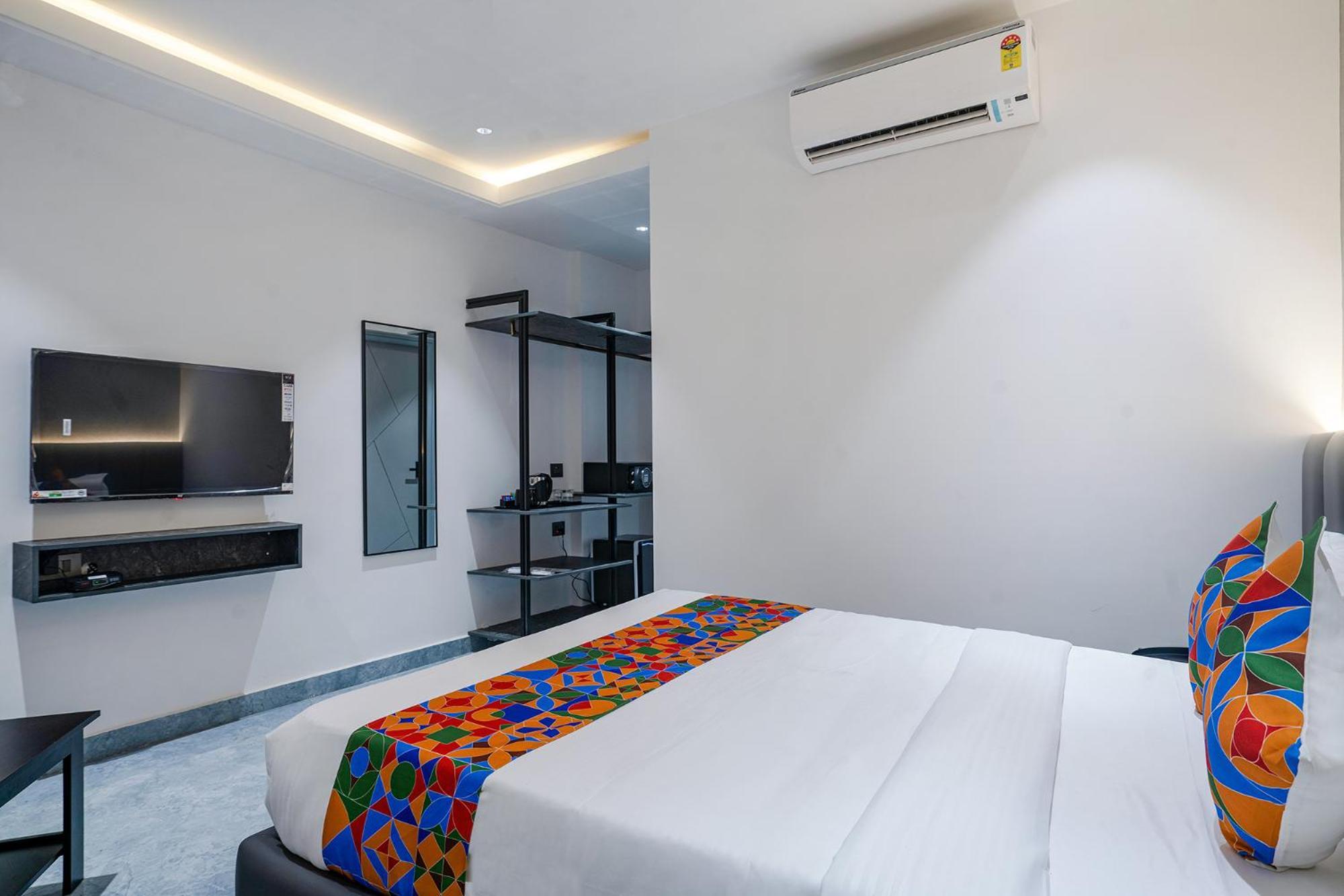 Fabhotel Prime Cloud 5 Studios Hyderabad Exteriör bild