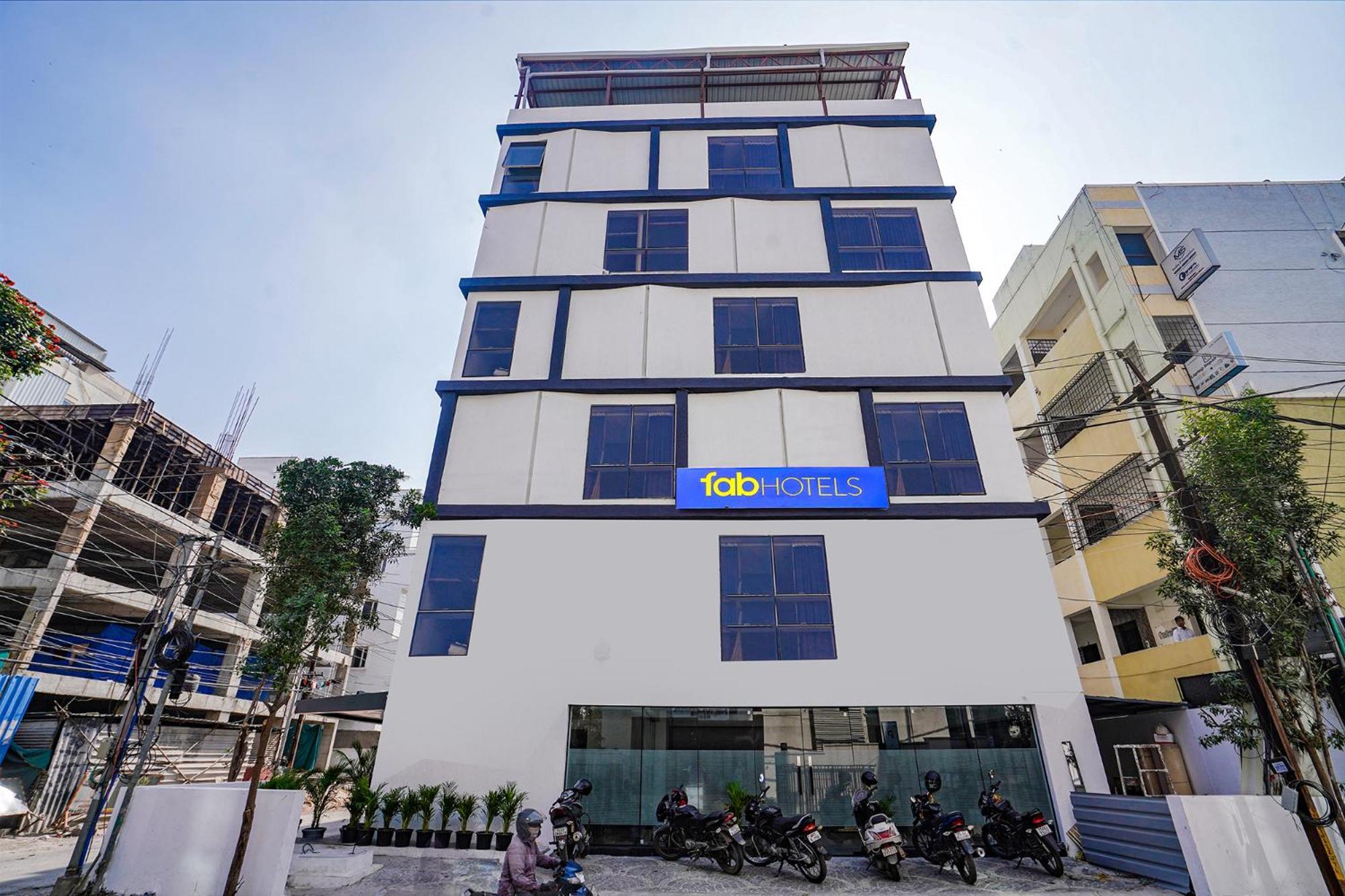 Fabhotel Prime Cloud 5 Studios Hyderabad Exteriör bild