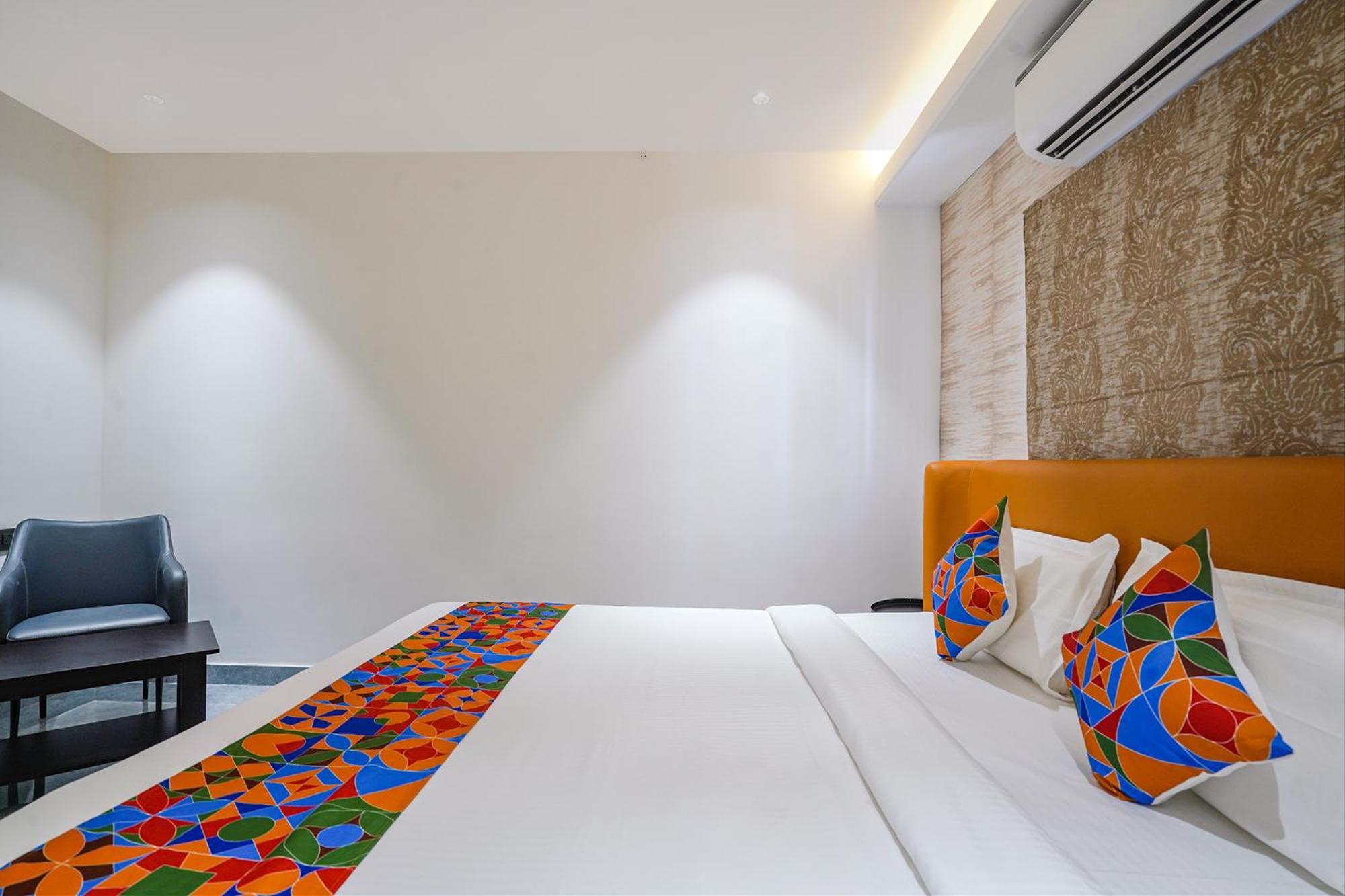 Fabhotel Prime Cloud 5 Studios Hyderabad Exteriör bild