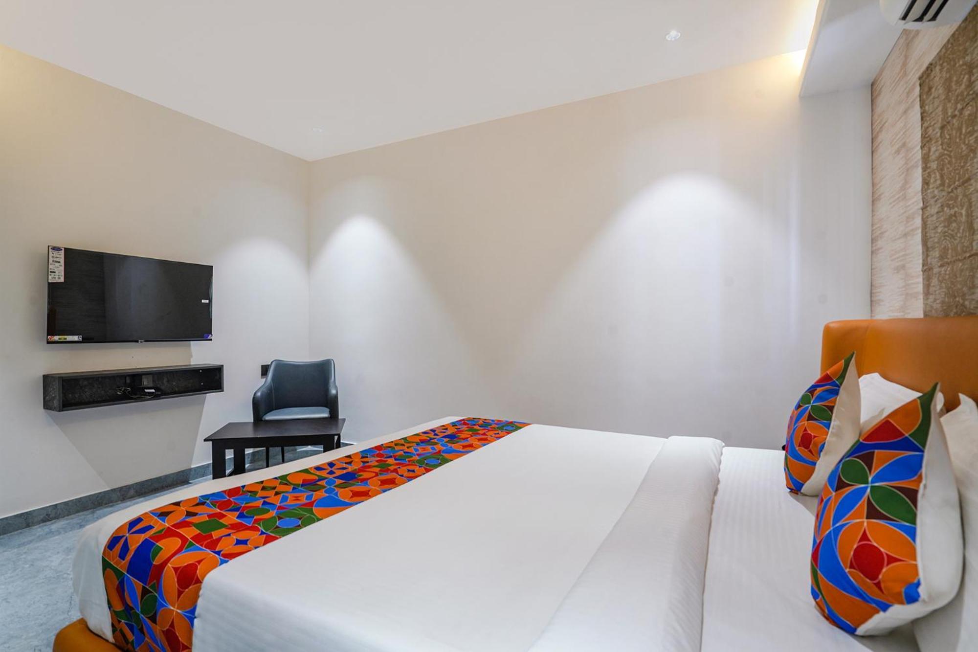 Fabhotel Prime Cloud 5 Studios Hyderabad Exteriör bild