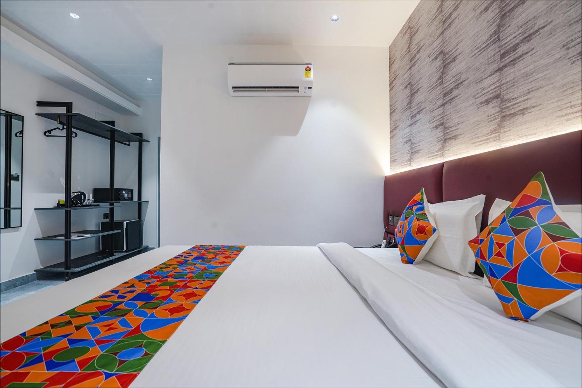 Fabhotel Prime Cloud 5 Studios Hyderabad Exteriör bild